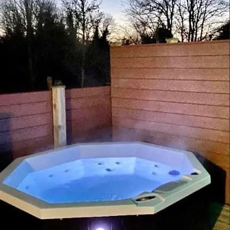 Oak 10 Hot Tub York
